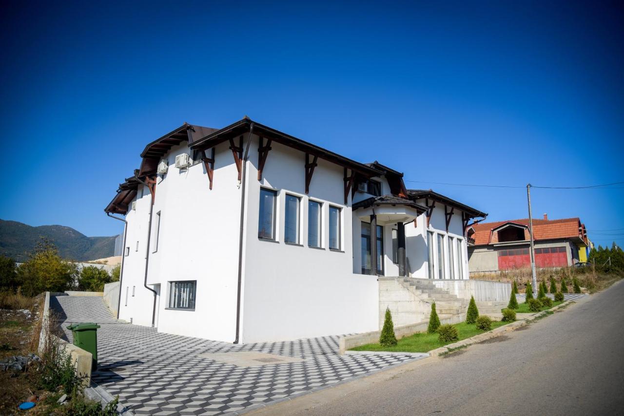 Prenociste Adria Aparthotel Vranje Exterior photo